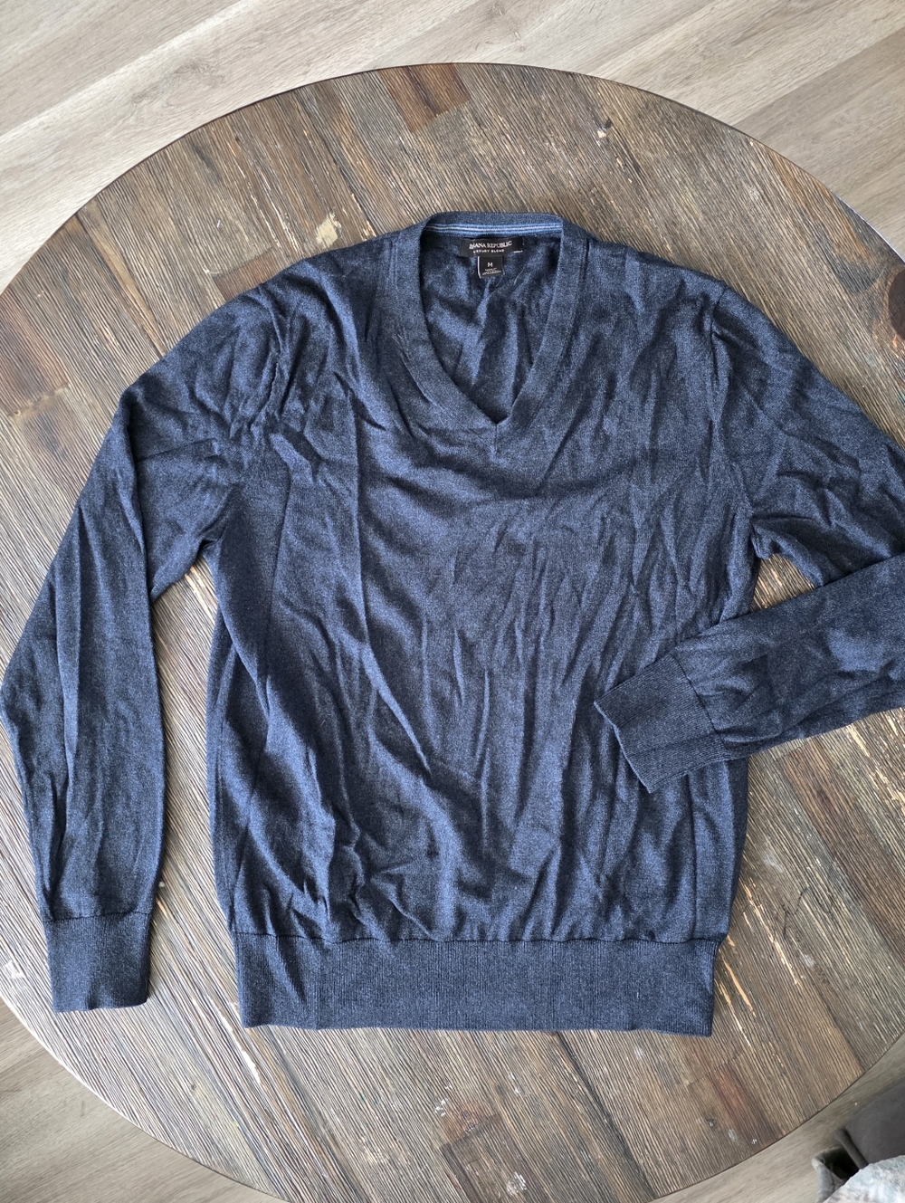 Banana Republic Men's V-Neck Sweater - Navy Blue